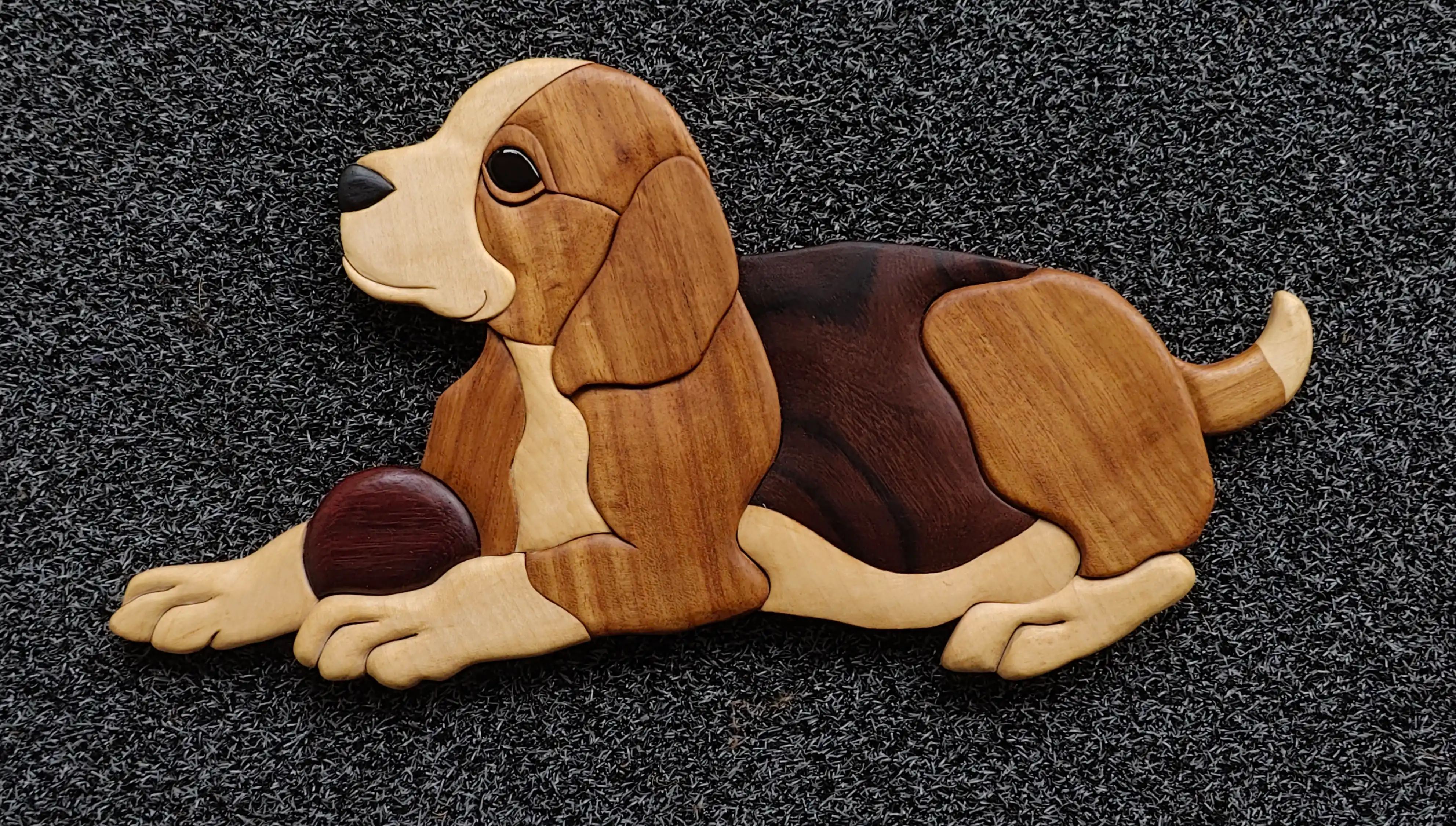 Intarsia Beagle